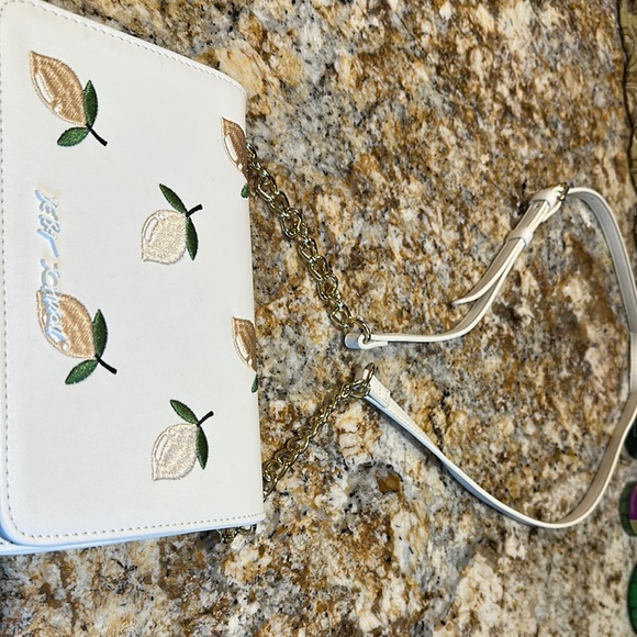 Betsey Johnson White Bag with Lemon and Gold Accents - Picture 3 of 10